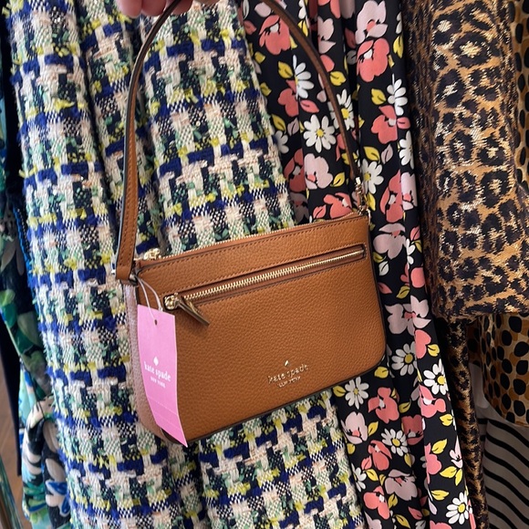 Kate Spade Leila Pebble Leather Convertible Wristlet Wallet Clutch
Warm Gngrbrd - Picture 14 of 16